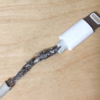 Lightning-USBケーブルの修理