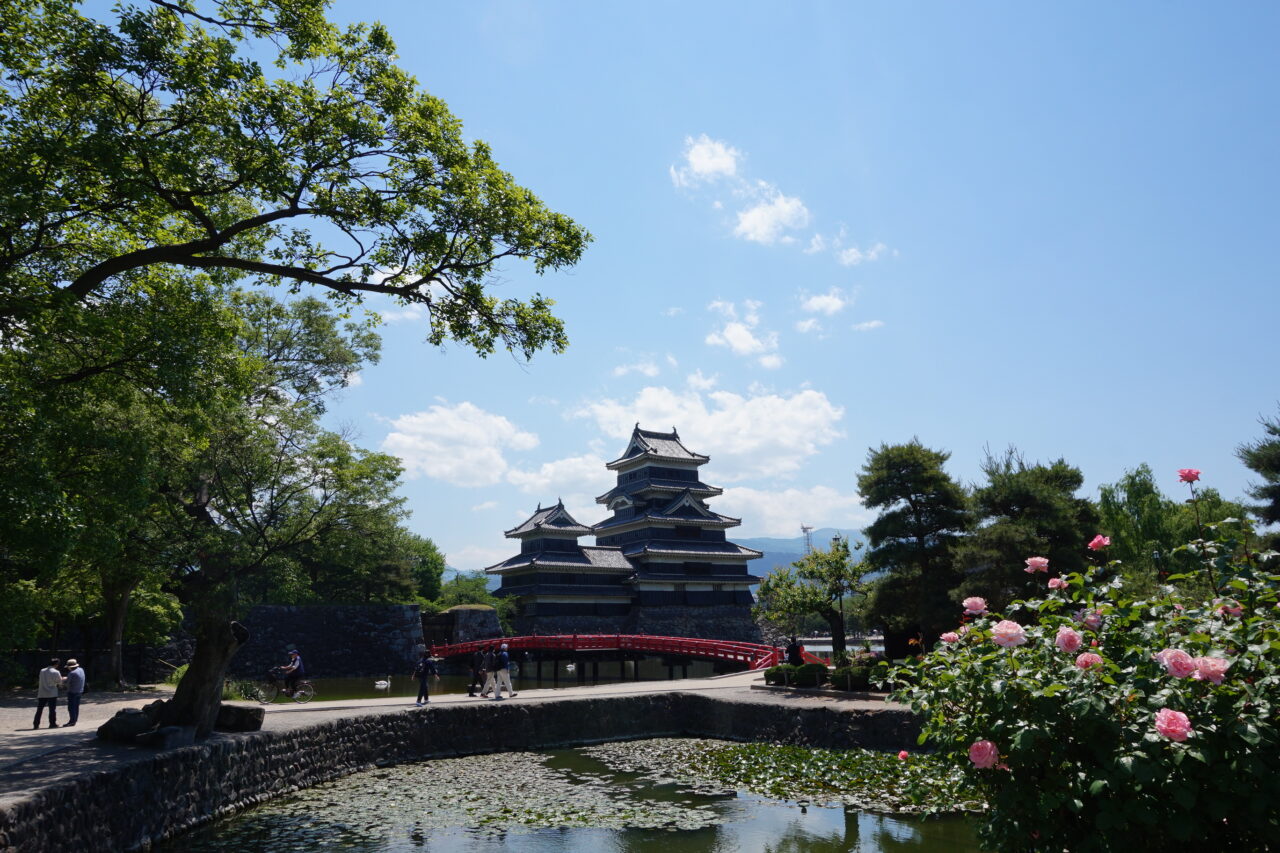 松本城と松本市美術館