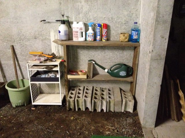 ガレージの物置棚