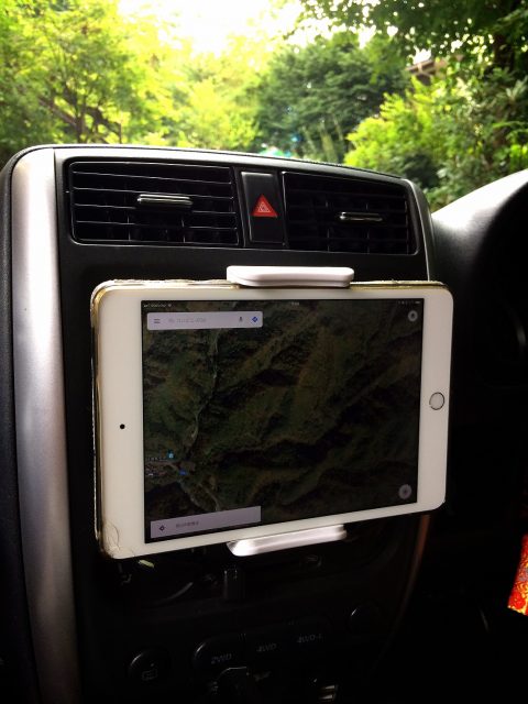 車のiPadホルダ