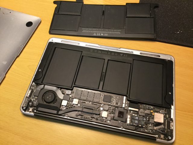 MacBook Air（11-inch, Mid 2012）のバッテリー交換 – WATANABE 