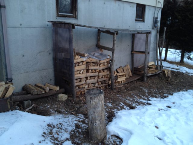解体前の旧薪棚
