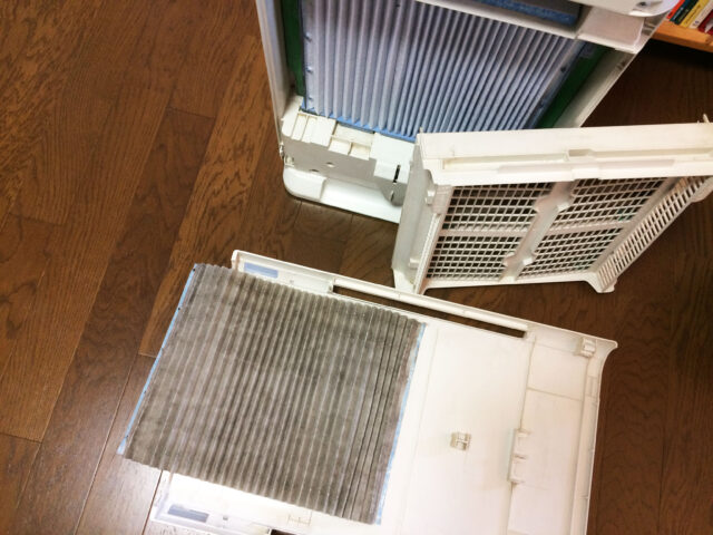 空気清浄機のフィルター交換