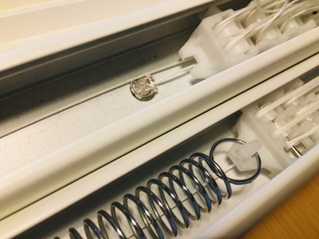 IKEAの断熱ブラインド「HOPPVALS（ホップヴァルス）」が壊れてスプリングが飛び出したので自分で修理した