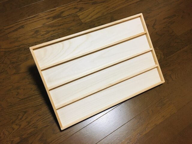 折りたたみ式アクセサリー台