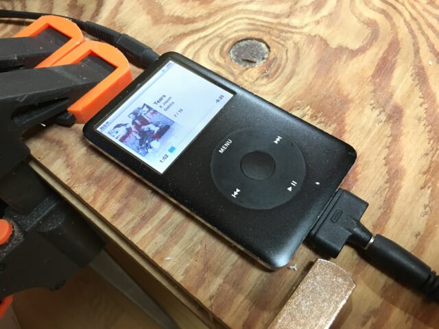 工作室の音楽環境（iPod＋JBL CREATURE）