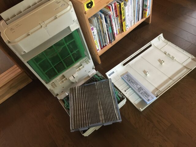 空気清浄機のフィルタ交換