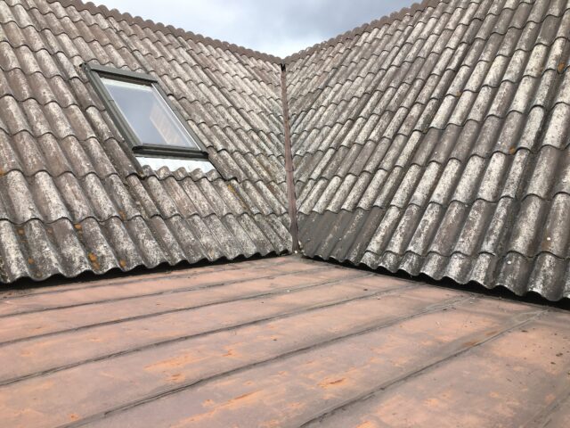 屋根掃除の怠慢による雨漏り再発