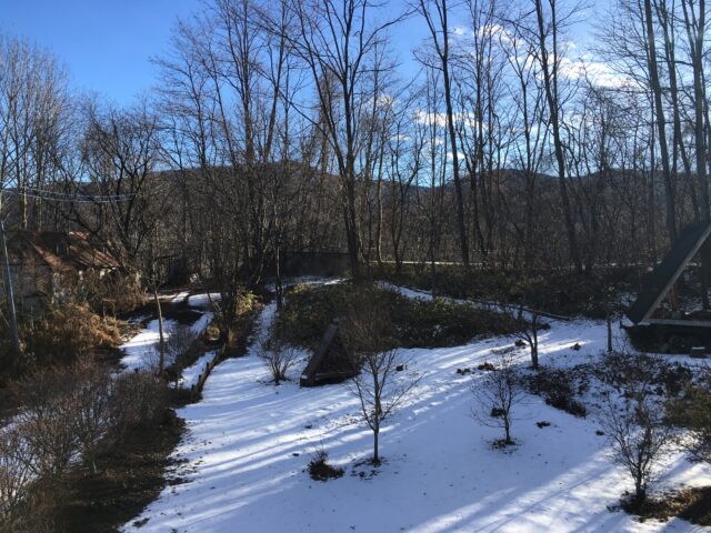 初雪と薪ストーブ稼働