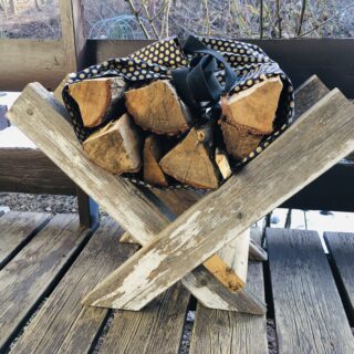 運んだ薪をバッグごと置ける木製スタンドを自作