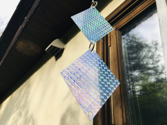 窓ガラスのバードストライク対策1（反射板・ツイスト・他）