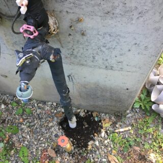 屋外の水道管保温テープの修理