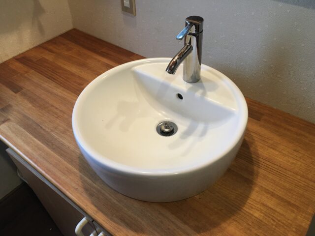 IKEAの洗面台用混合栓から水が漏れていたので交換