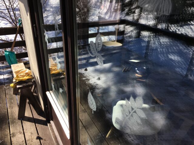 窓ガラスのバードストライク対策2（デカール・ネット・テグス）