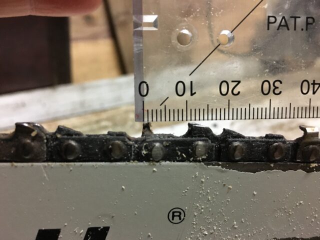 チェーンソーの刃を交換