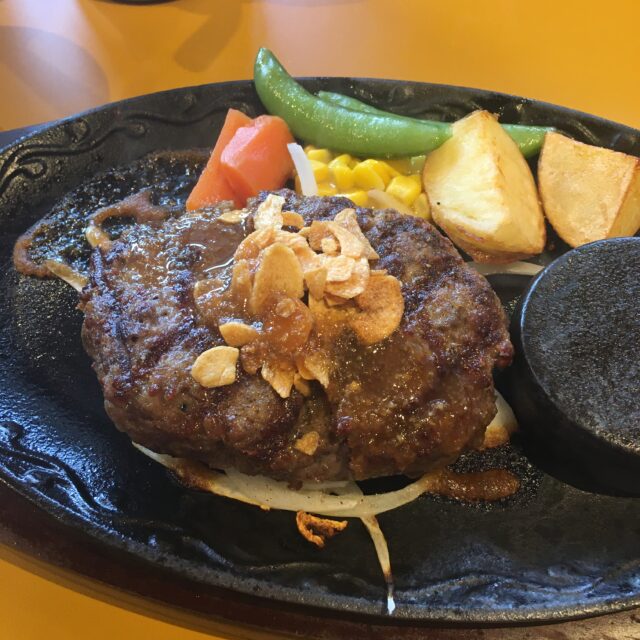 健康診断からのハンバーグランチ