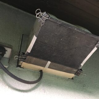 浴室の換気扇に防虫網を再設置
