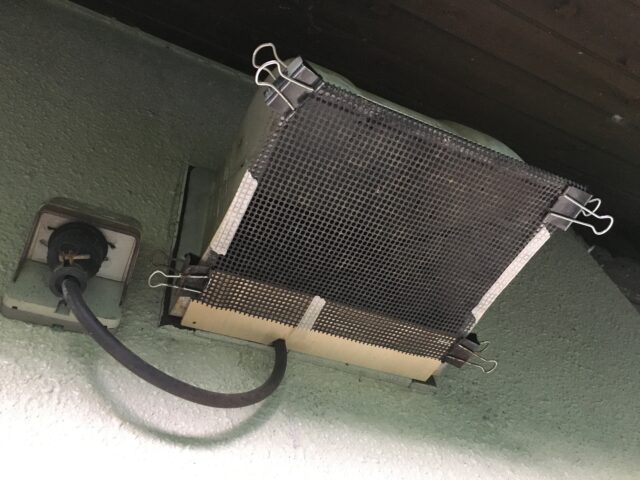 浴室の換気扇に防虫網を再設置