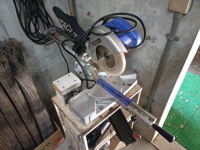 スライド丸ノコのメンテナンスとカーボンブラシの交換