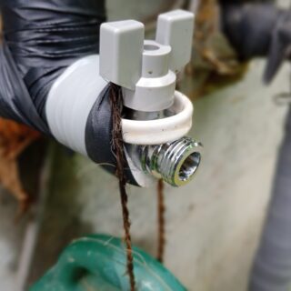 屋外水栓が腐食して水漏れしたので交換した