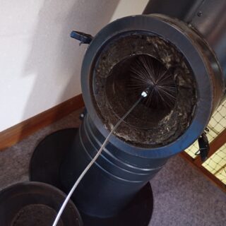 室内からの煙突掃除と防鳥対策
